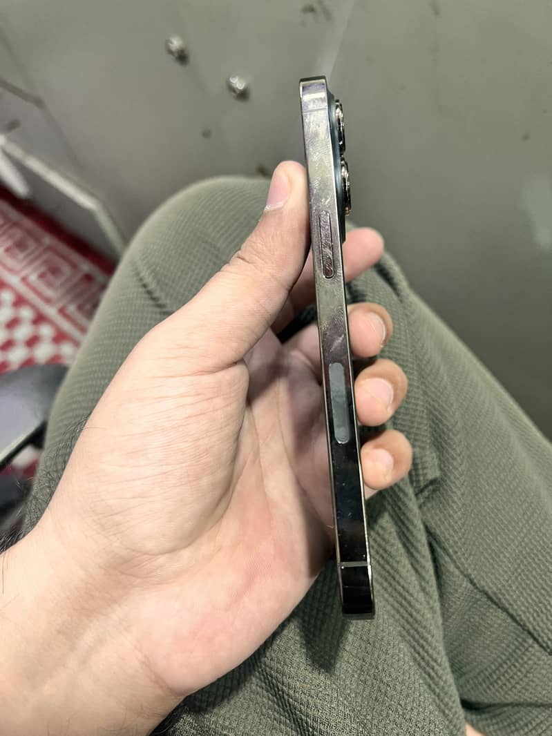 Apple iPhone 13 Pro 2