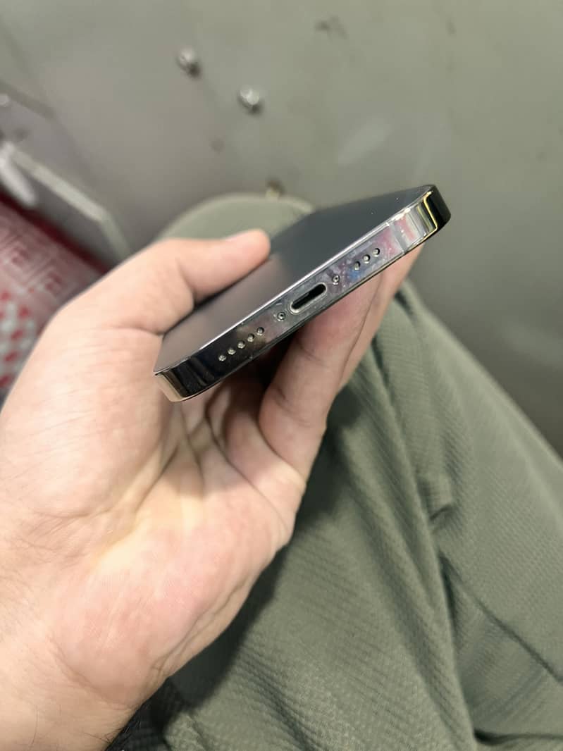 Apple iPhone 13 Pro 4