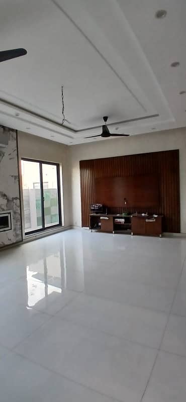 One Kanal House For Rent In Phase 1