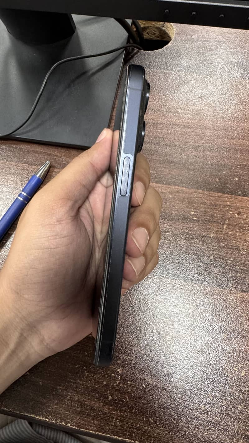 Apple iPhone 15 Pro 0