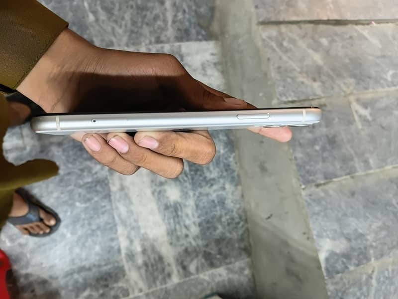 Apple iPhone 11 3