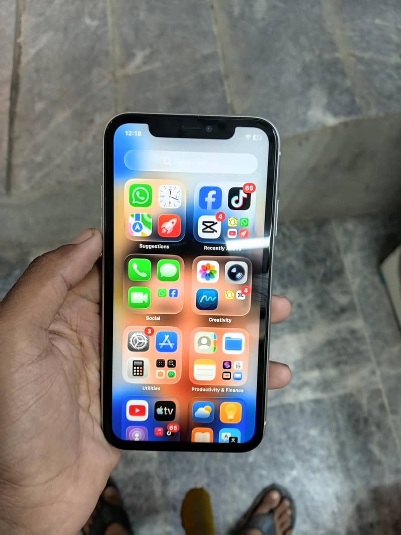 Apple iPhone 11 4