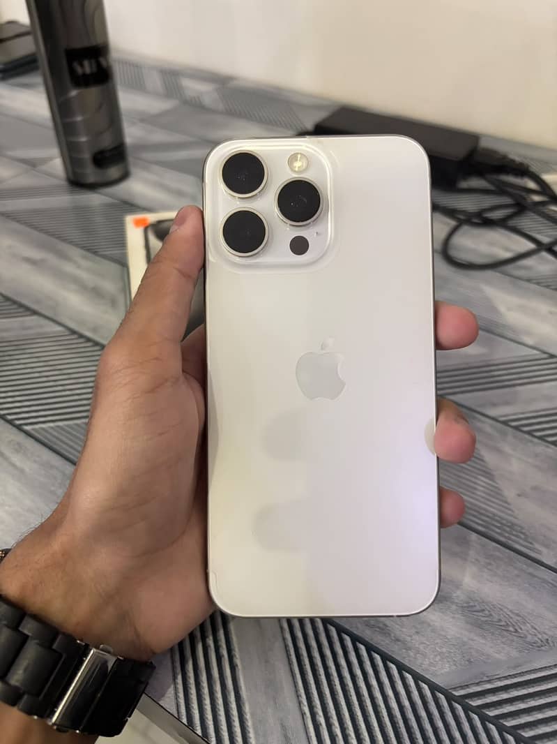 Apple iPhone 15 Pro Max 0