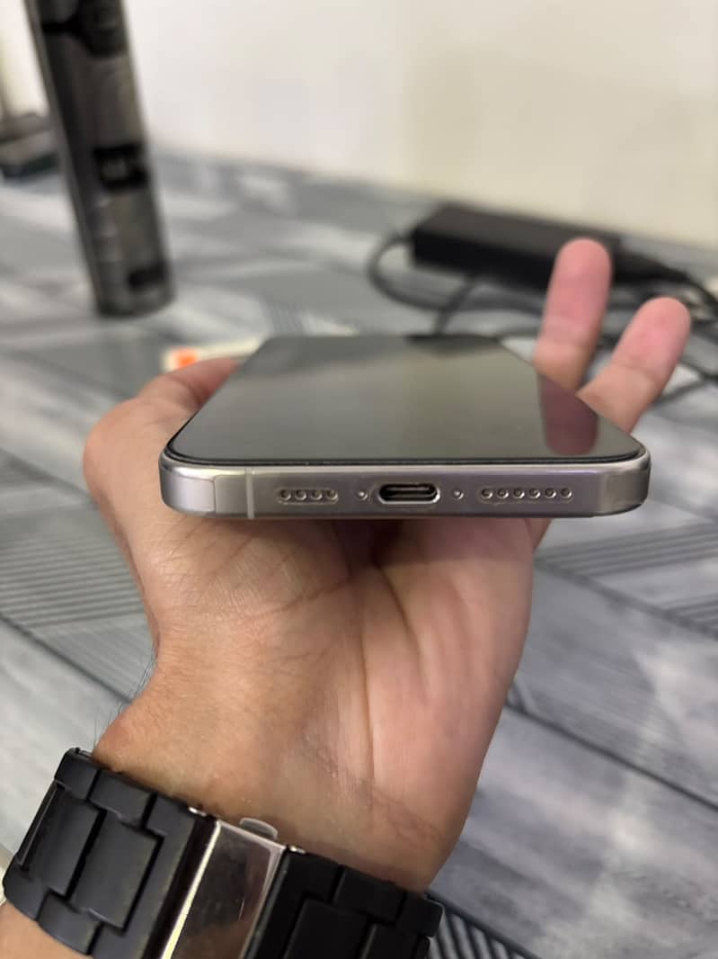 Apple iPhone 15 Pro Max 4