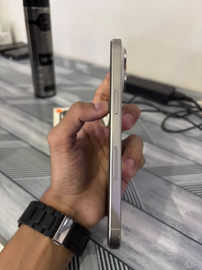 Apple iPhone 15 Pro Max 5
