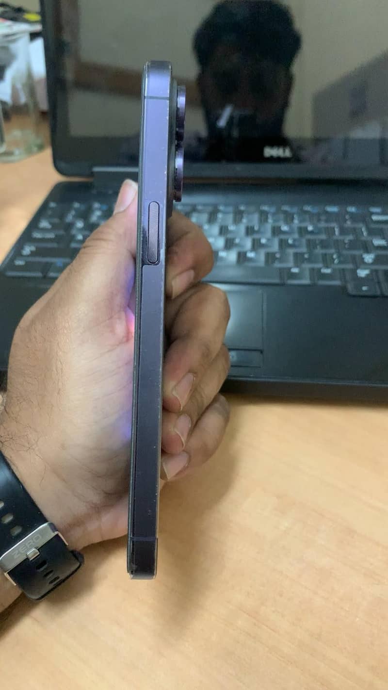 Apple iPhone 14 Pro Max 0