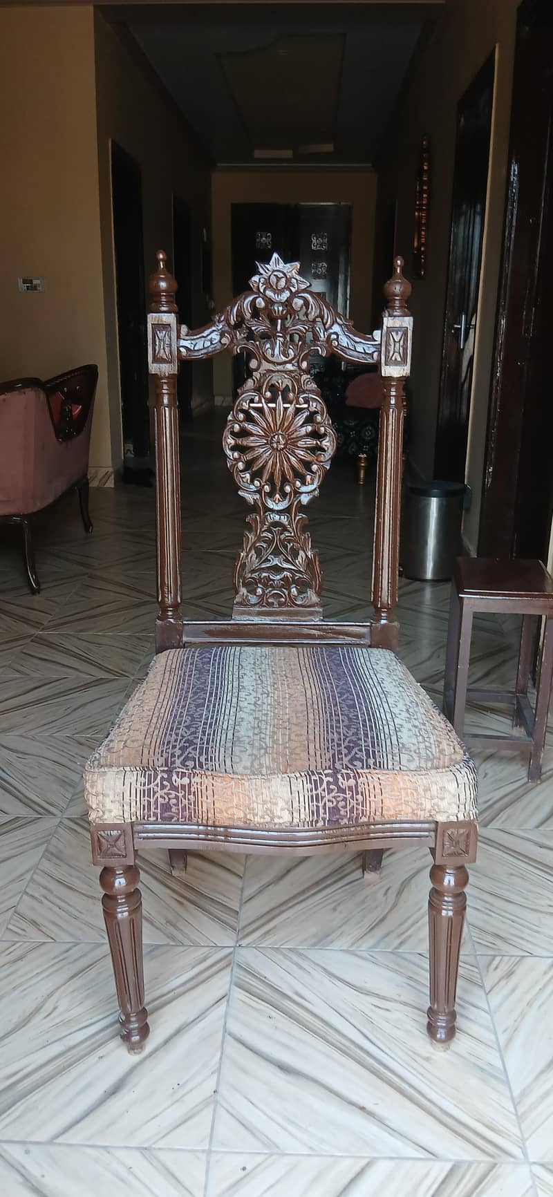 chairs خالص شیشم کی لکڑی کا چنیوٹِی ڈائننگ ٹیبل برائے فروخت 4 1