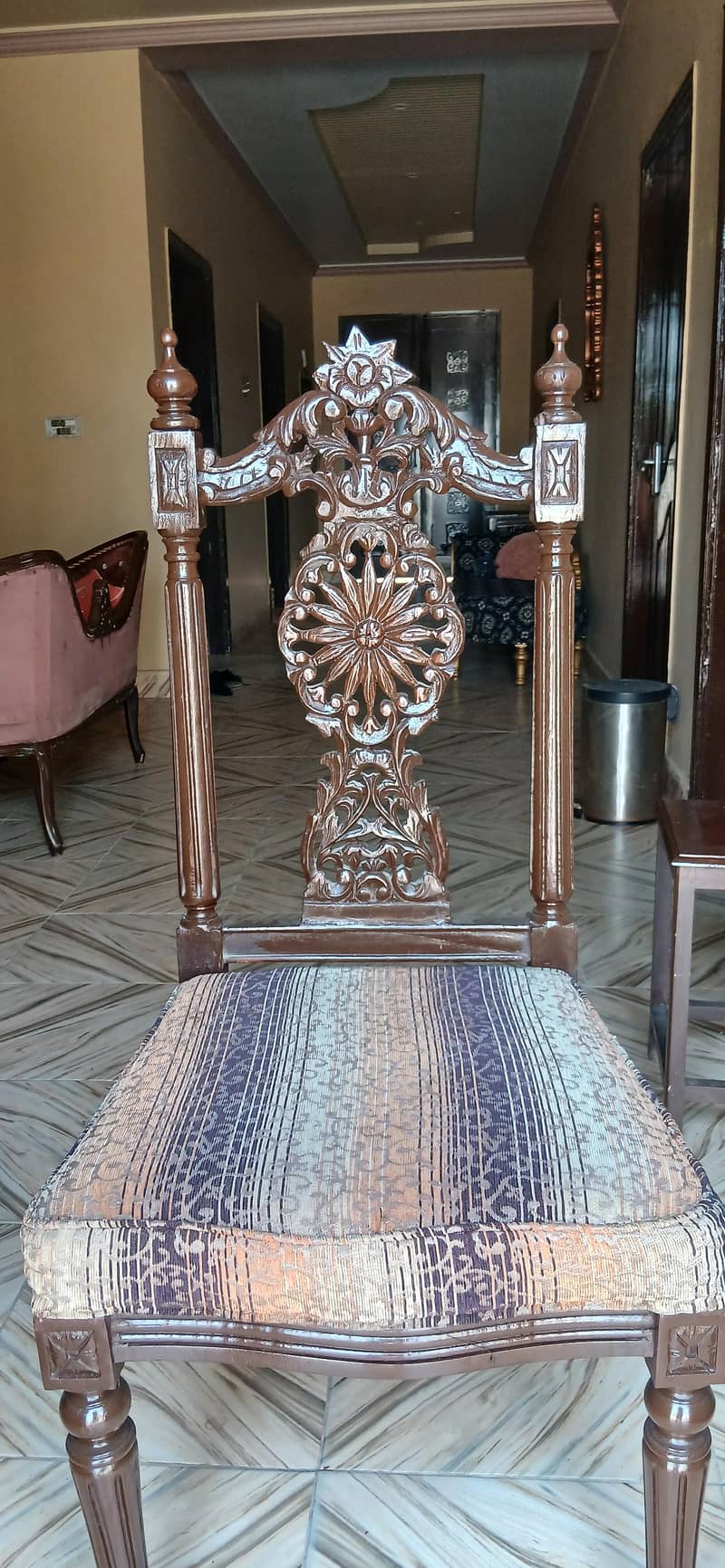 chairs خالص شیشم کی لکڑی کا چنیوٹِی ڈائننگ ٹیبل برائے فروخت 4 2