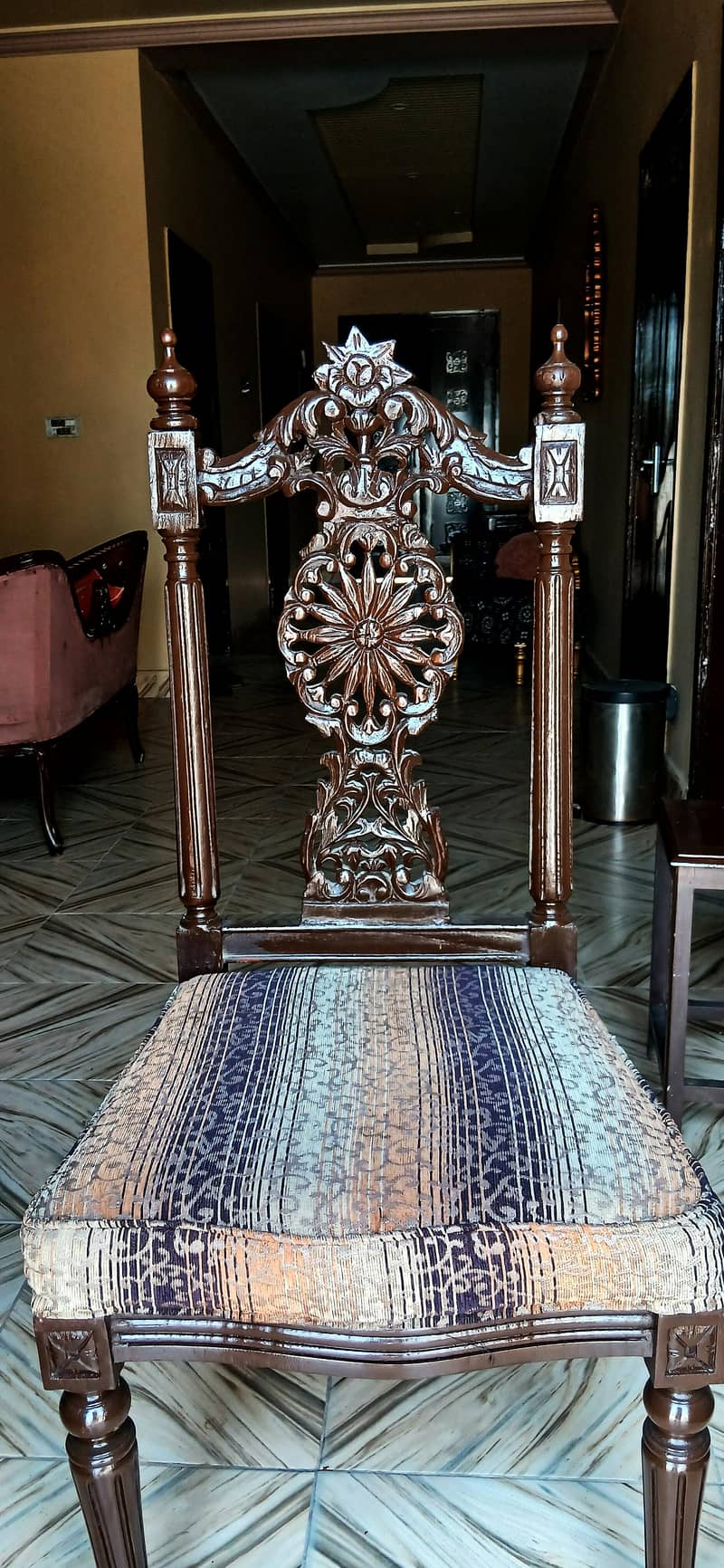 chairs خالص شیشم کی لکڑی کا چنیوٹِی ڈائننگ ٹیبل برائے فروخت 4 3
