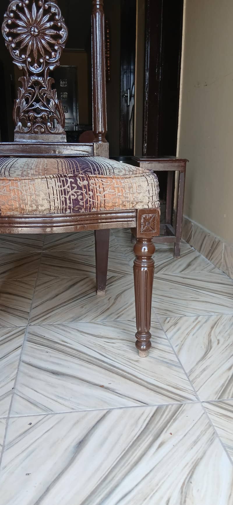 chairs خالص شیشم کی لکڑی کا چنیوٹِی ڈائننگ ٹیبل برائے فروخت 4 4