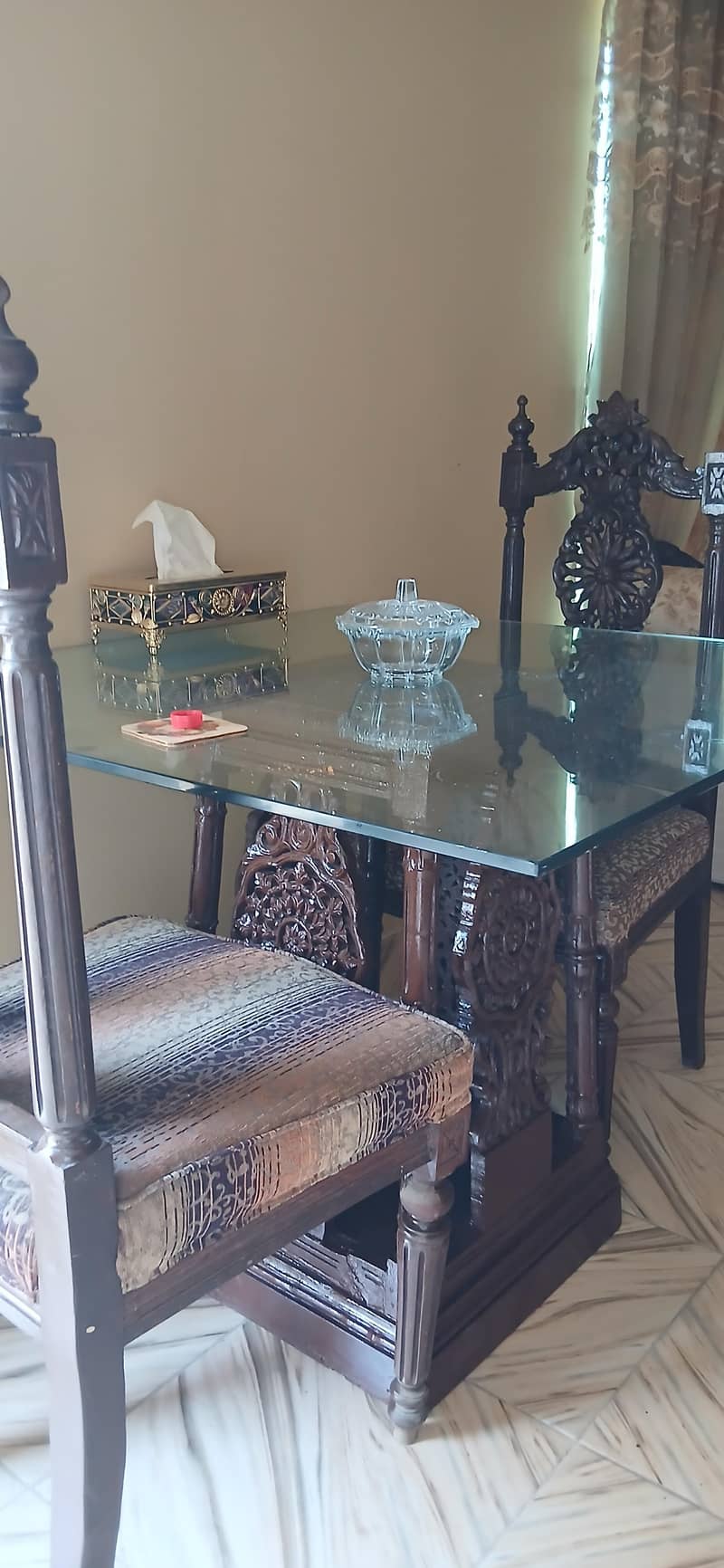 chairs خالص شیشم کی لکڑی کا چنیوٹِی ڈائننگ ٹیبل برائے فروخت 4 5