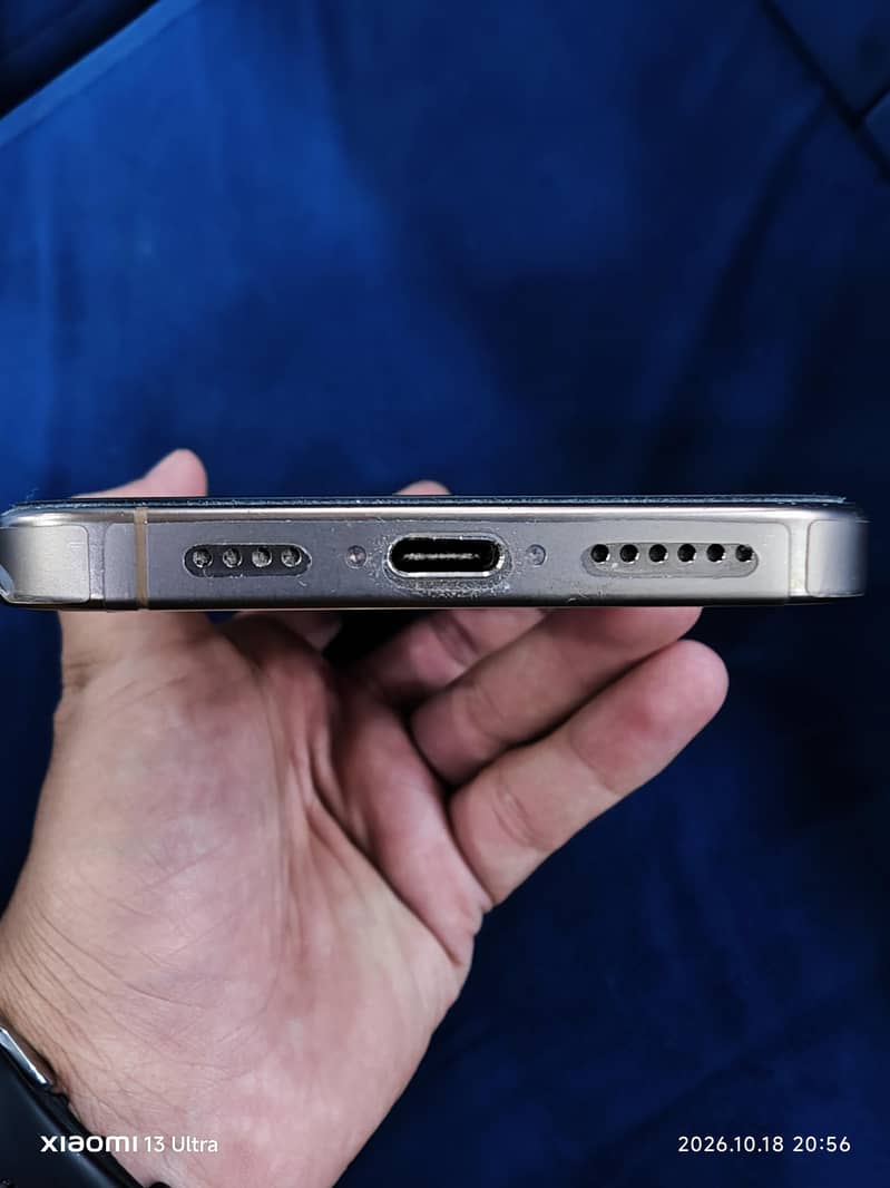 Apple iPhone 16 Pro Max 4