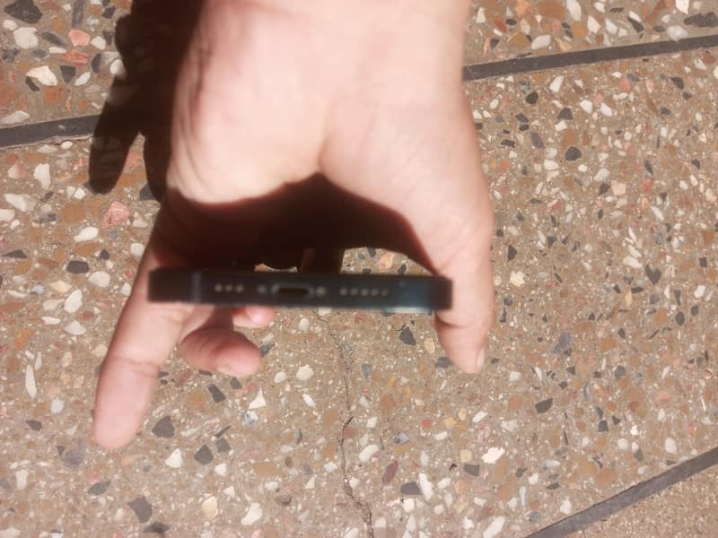 Apple iPhone 13 4