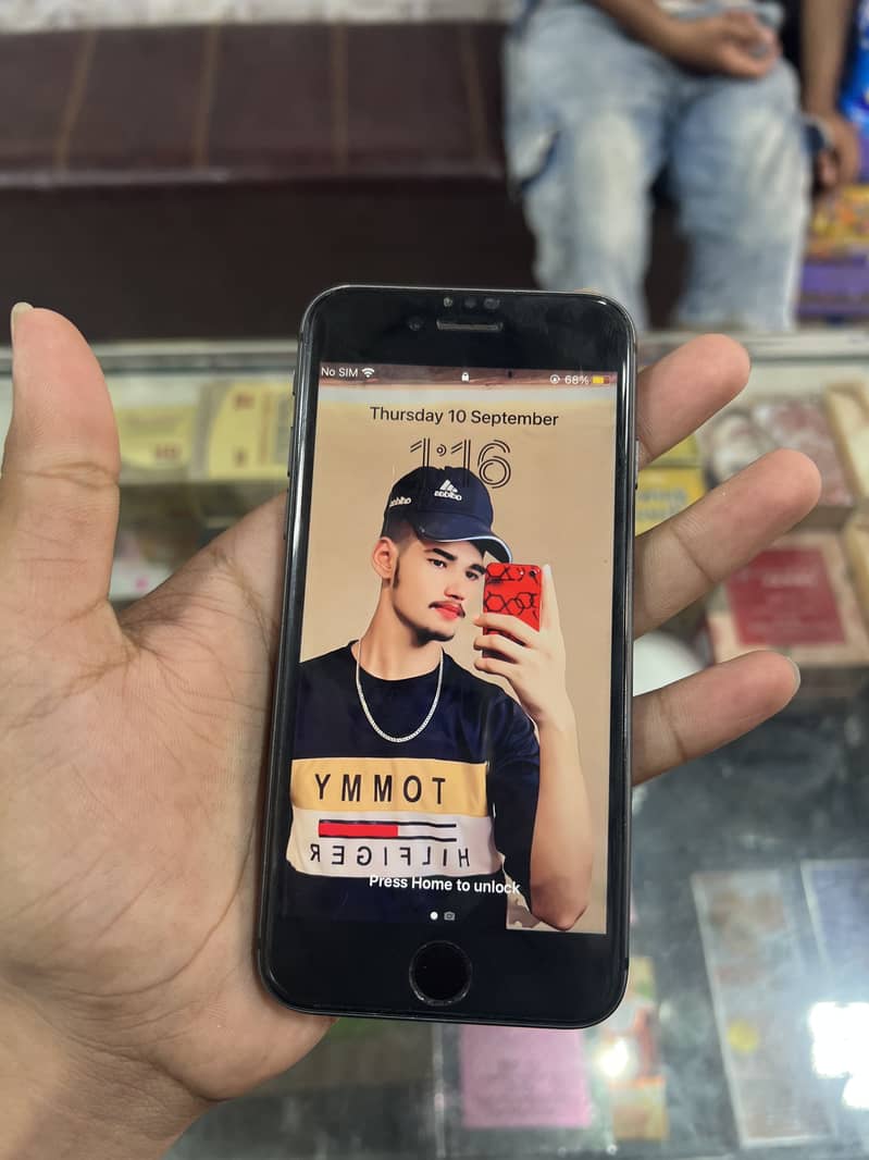Apple iPhone 8 0