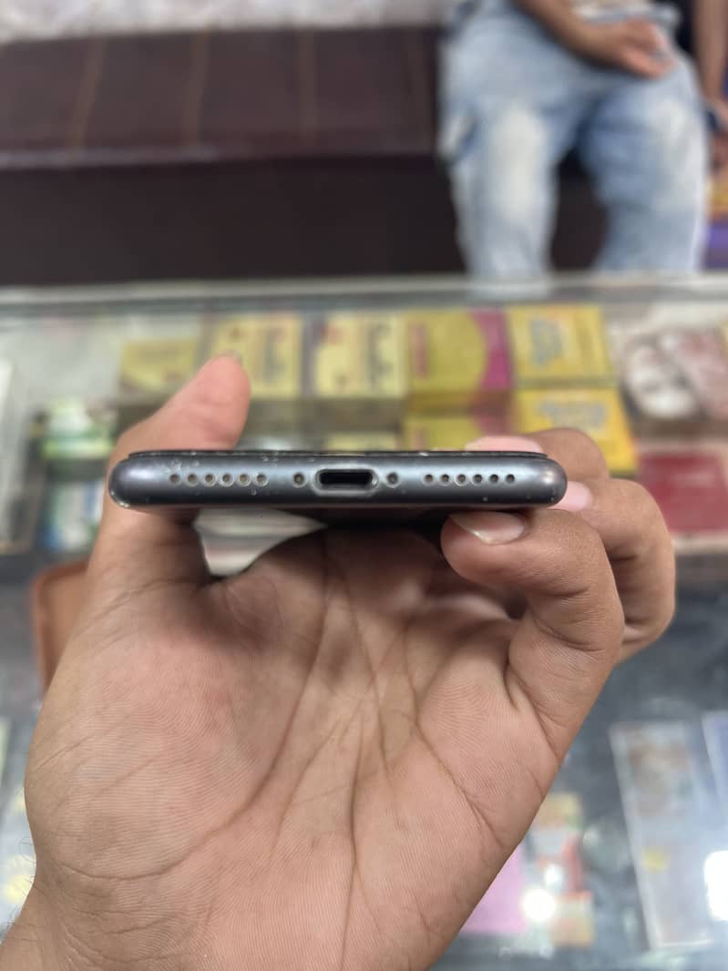 Apple iPhone 8 1