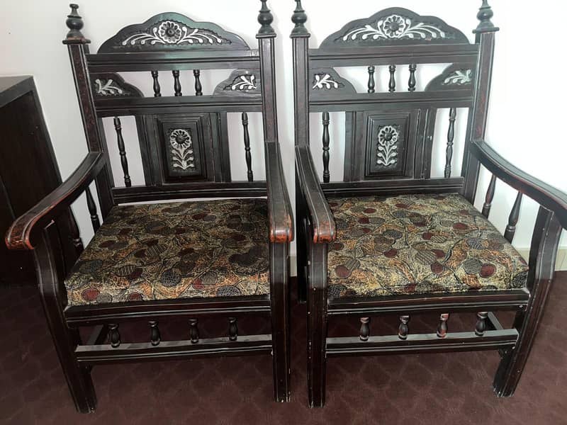 4 chairs 0