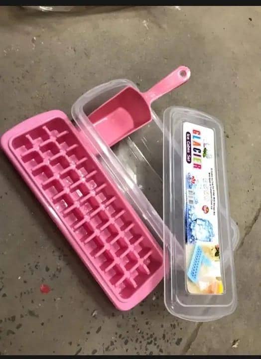 T  Glacier Ice Cubes Tray With Ice Lifter and Storage (33 Cubes)