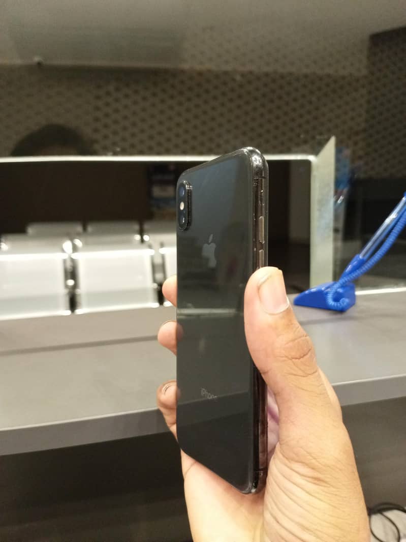 Apple iPhone XS 1