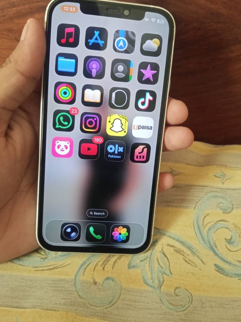 Apple iPhone 12 4