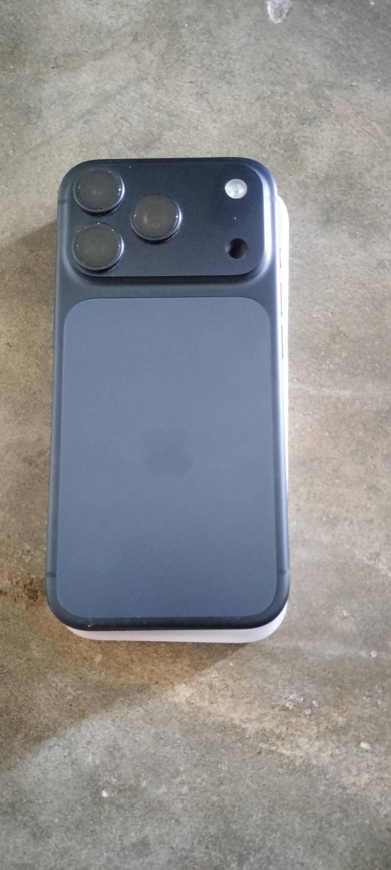 Apple iPhone 17 Pro Max 2