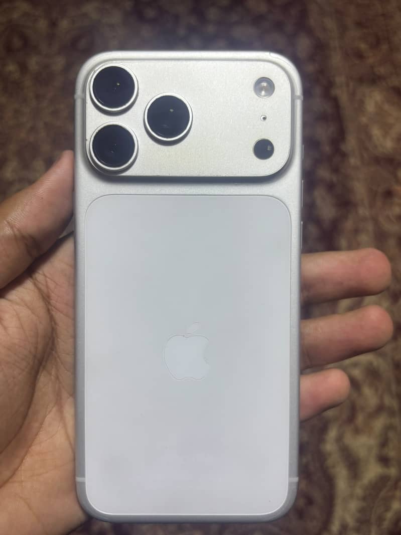Apple iPhone 17 Pro Max 0