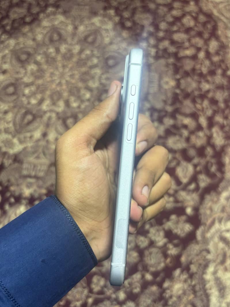Apple iPhone 17 Pro Max 4