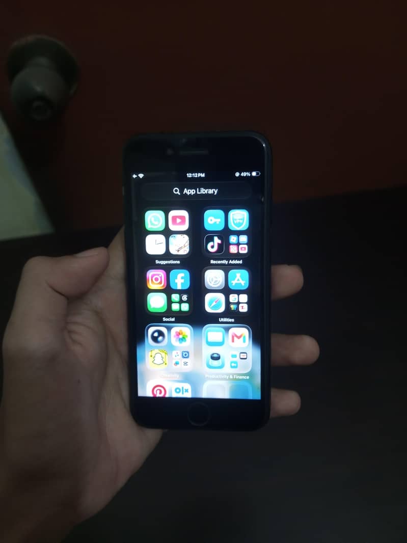 Apple iPhone SE second generation 2020 water pack 1