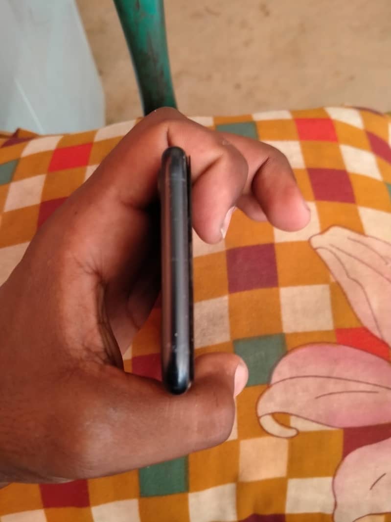 iPhone SE 2020 4