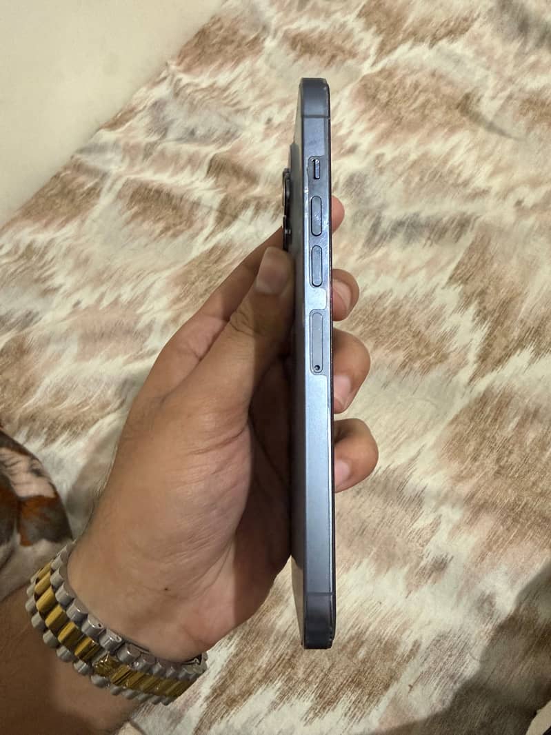 Apple iPhone 13 Pro Max 4