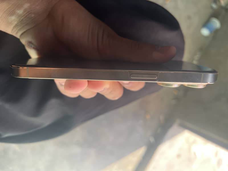 Apple iPhone 14 Pro 2
