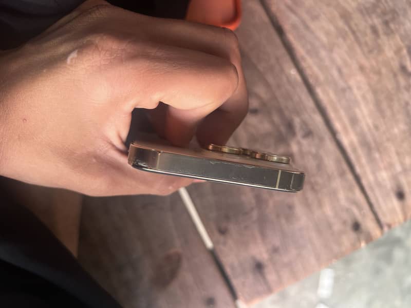 Apple iPhone 14 Pro 4