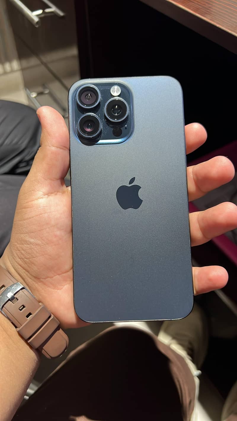 Apple iPhone 15 Pro Max 6