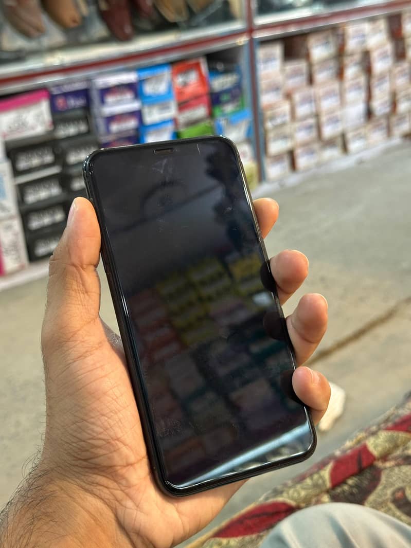 Apple iPhone 11 Pro Max 6