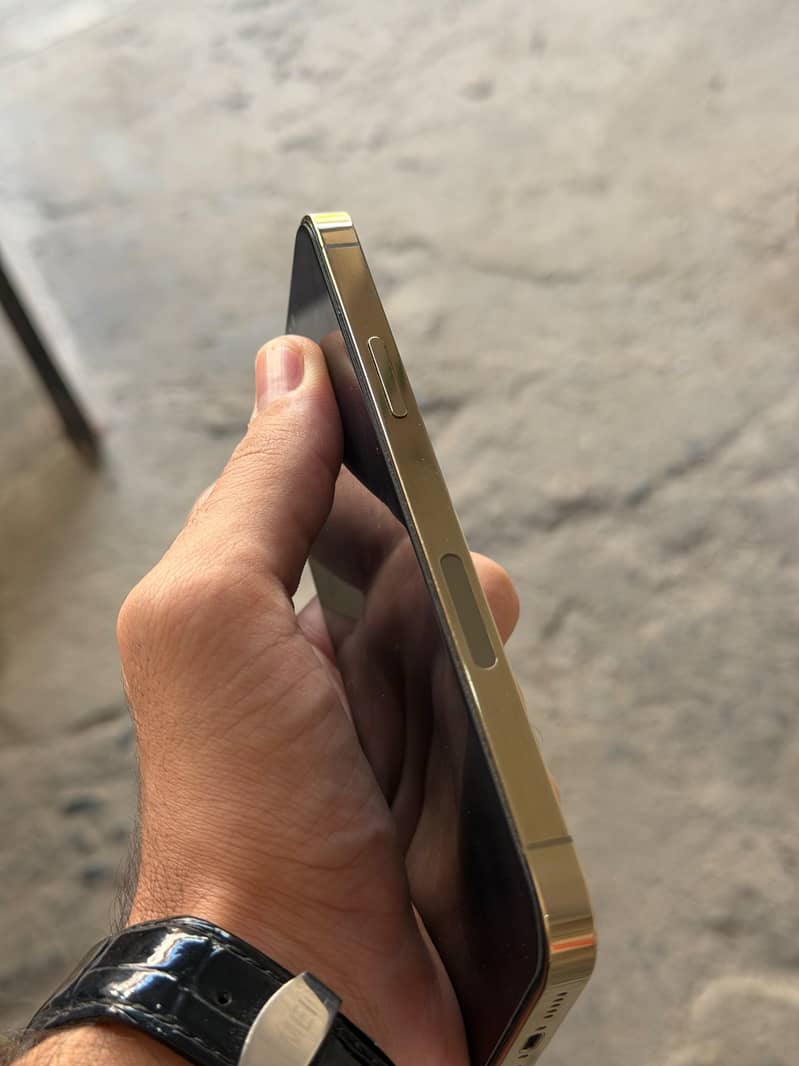 Apple iPhone 12 Pro 2