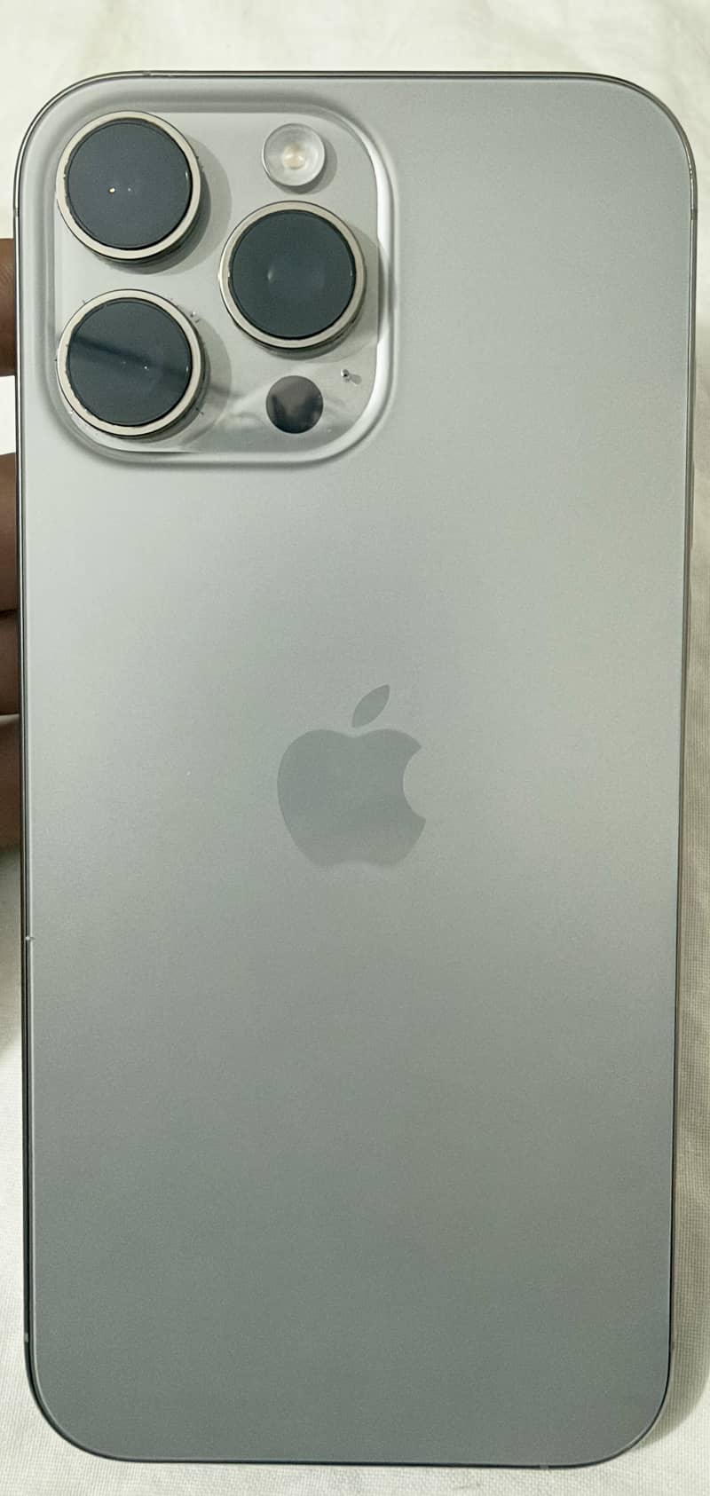 Apple iPhone 16 Pro Max 1