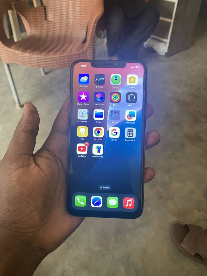Apple iPhone XS Max 3