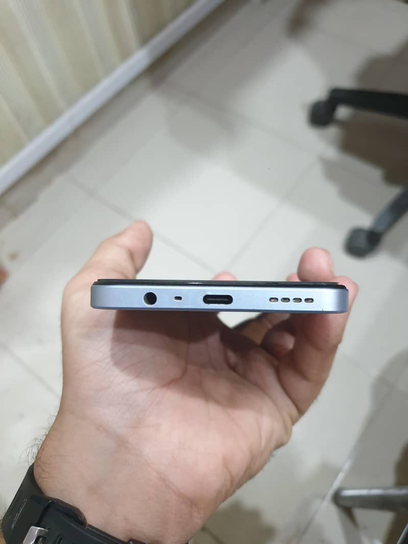 Realme Note 60 4