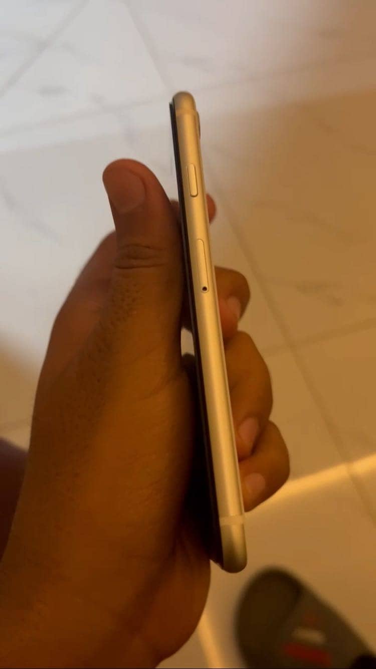 Apple iPhone SE 2022 1