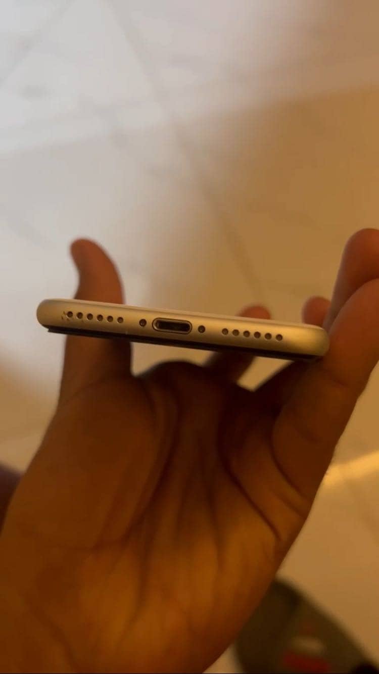 Apple iPhone SE 2022 2