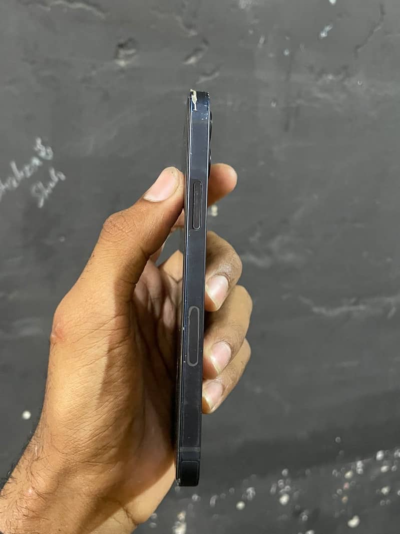 Apple iPhone 12 3