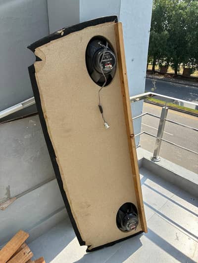 cultus old model speaker with wooden box