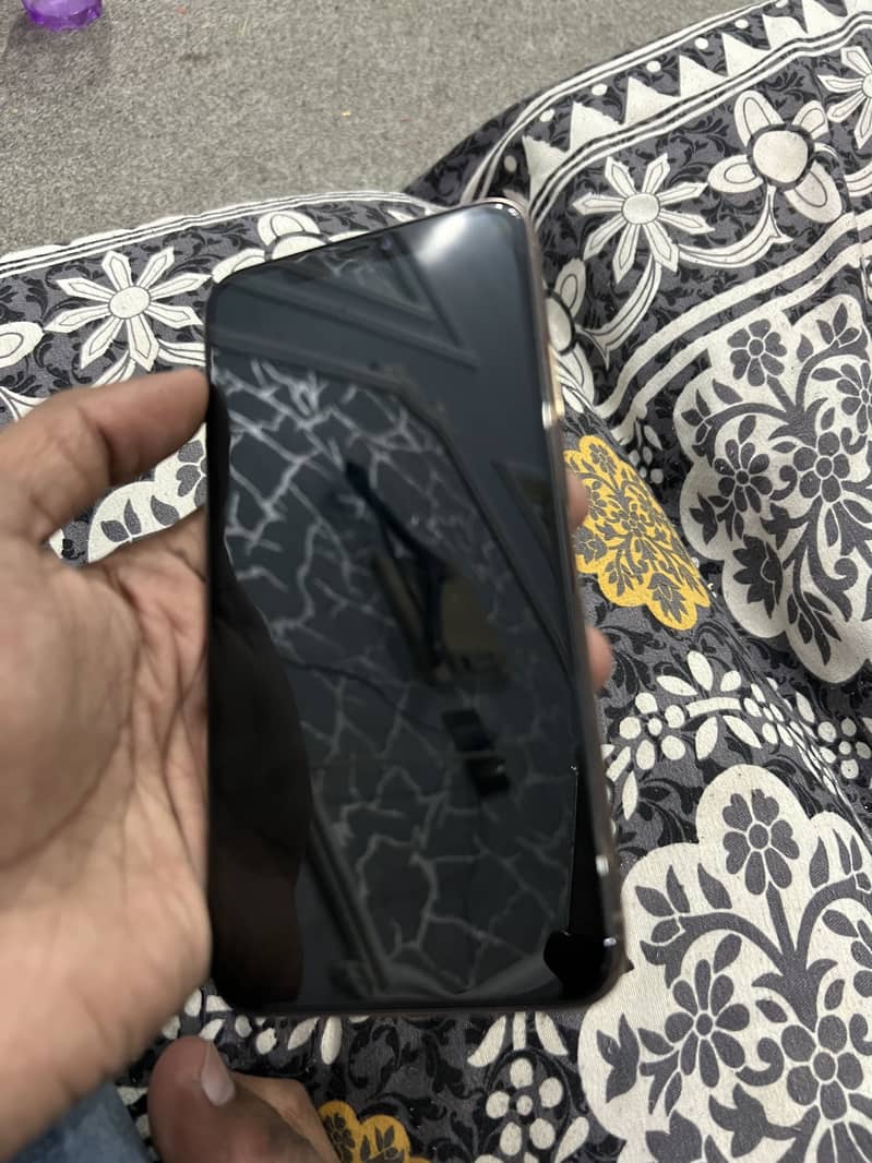 Apple iPhone 11 Pro Max 3