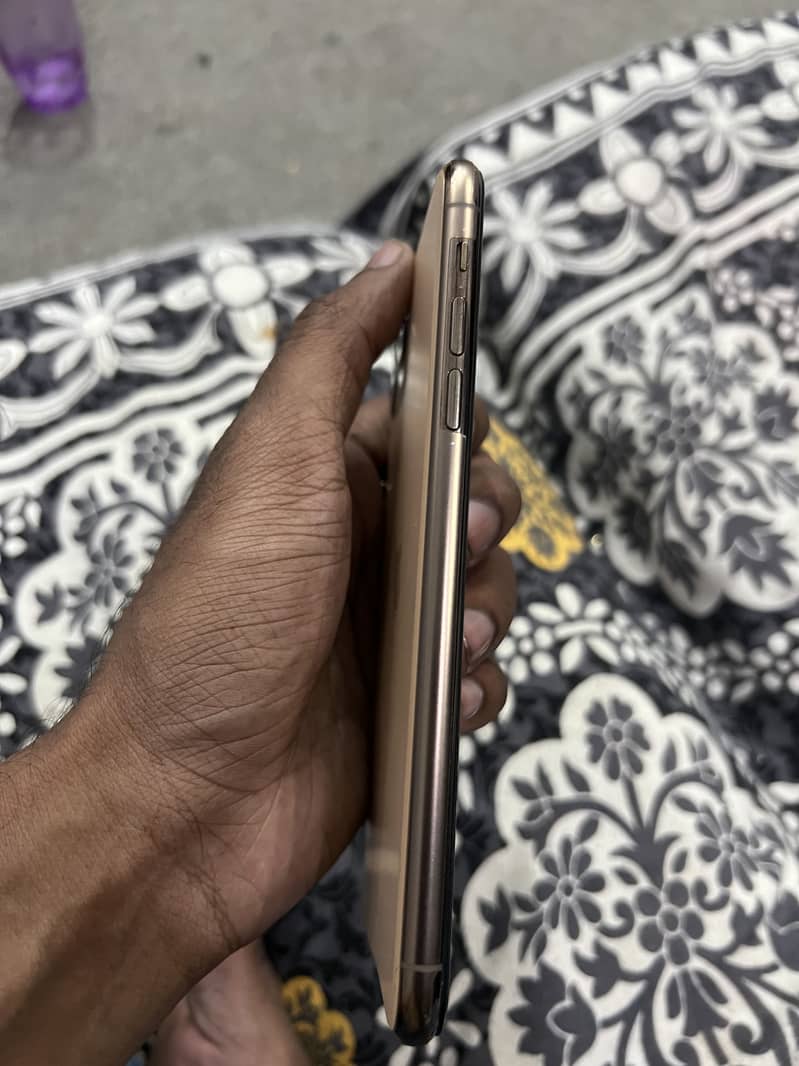 Apple iPhone 11 Pro Max 5