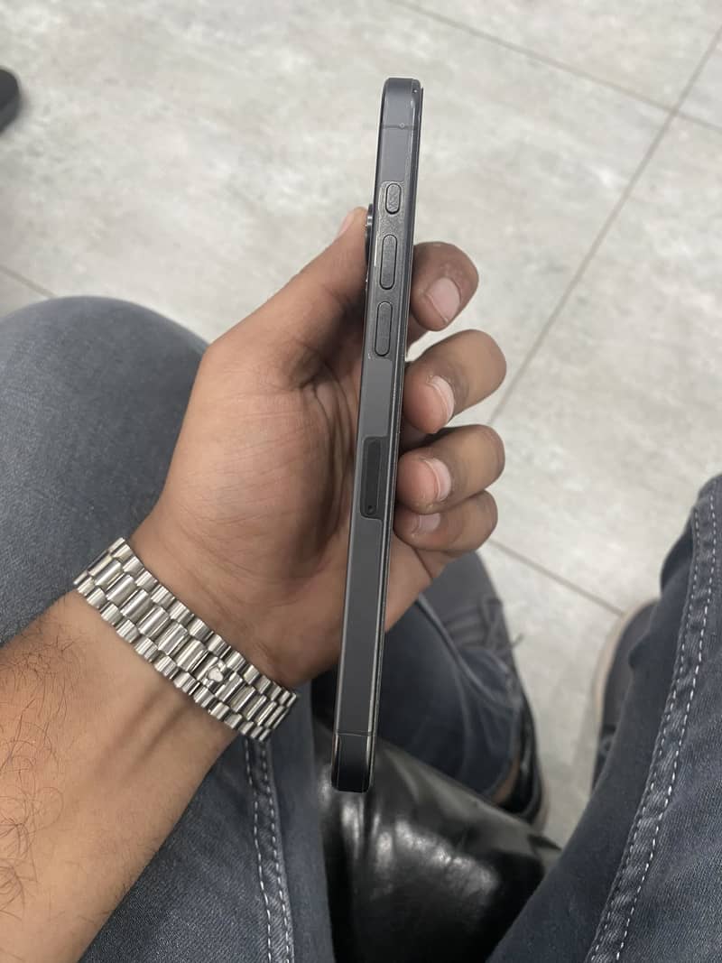 Apple iPhone 15 Pro Max 2