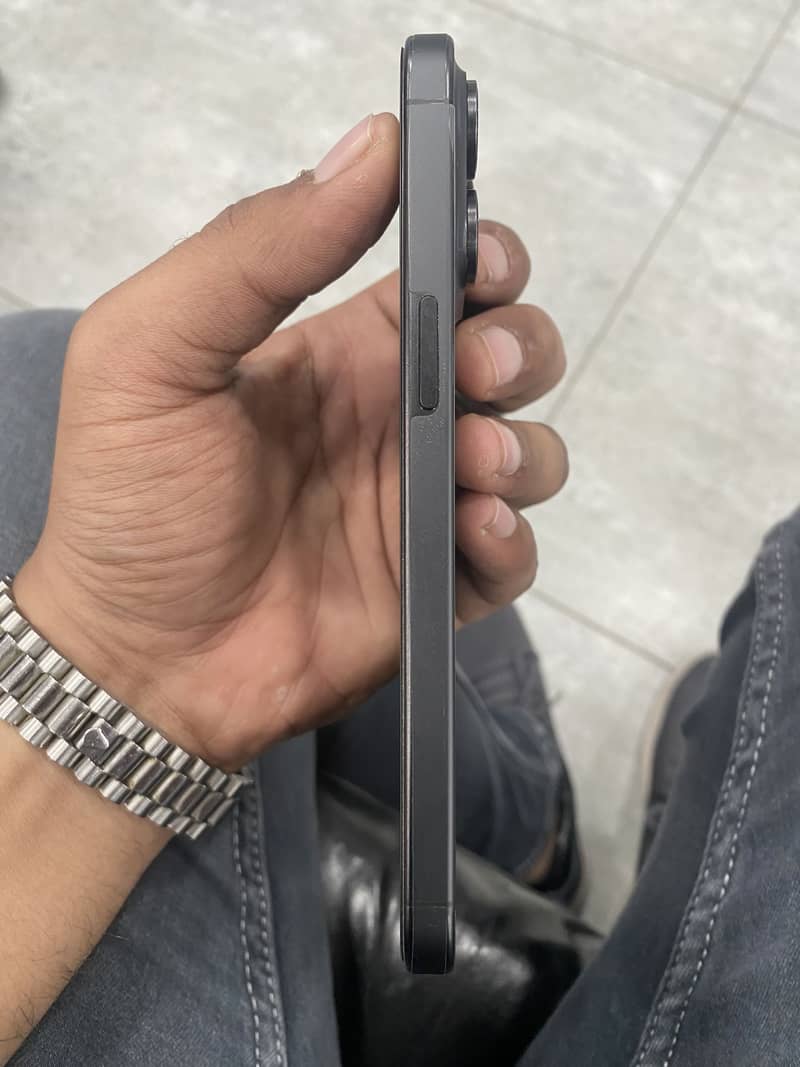 Apple iPhone 15 Pro Max 8
