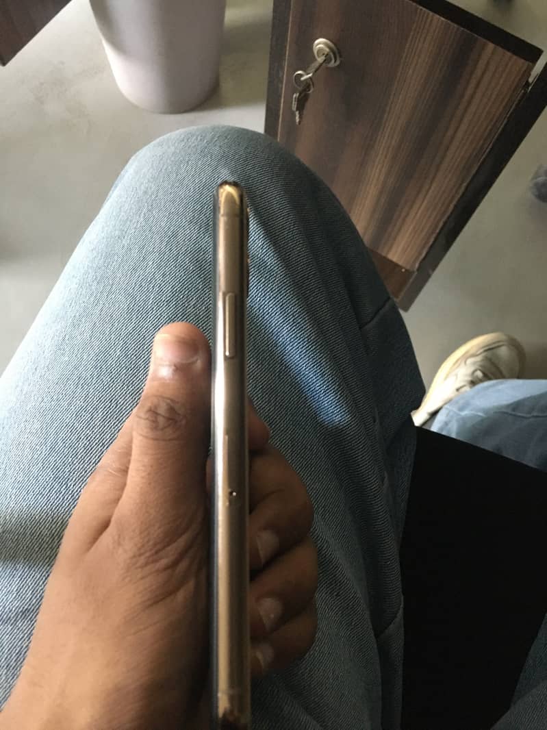 Apple iPhone 11 Pro 1