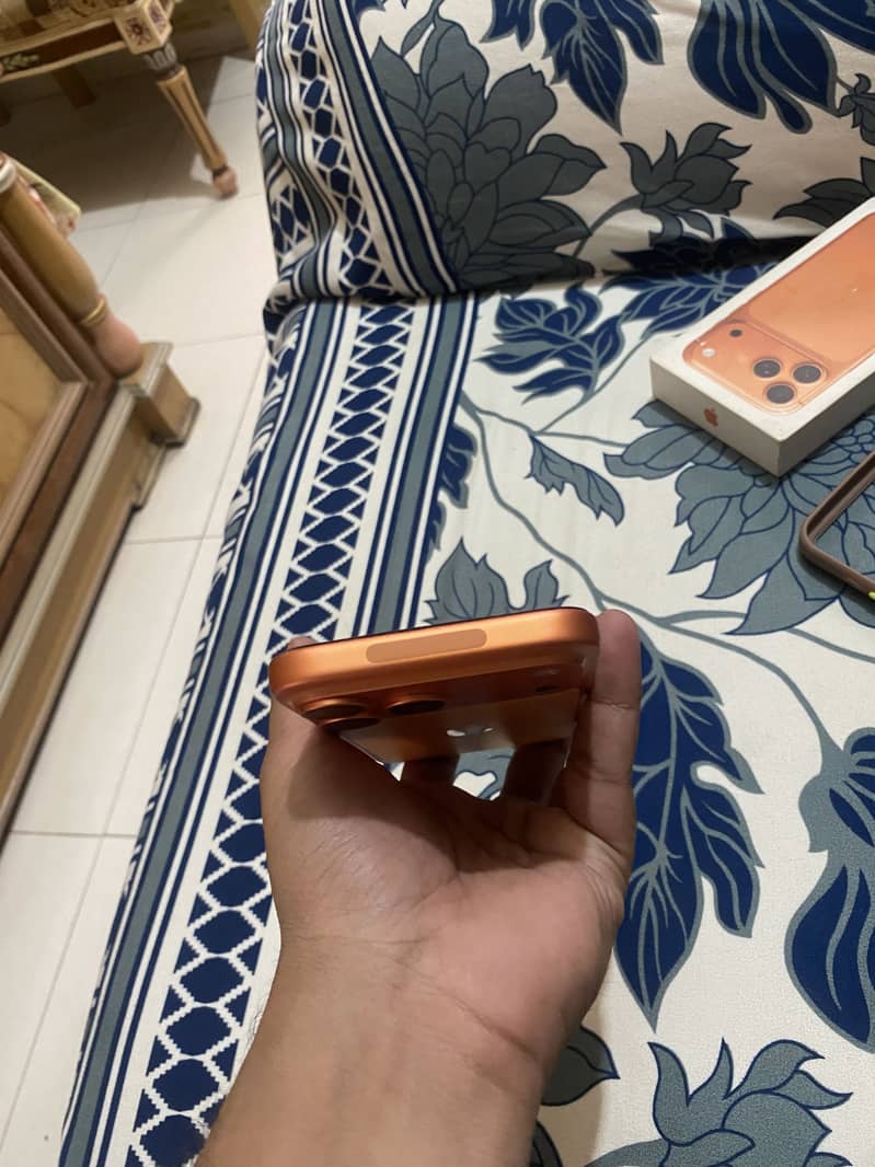 Apple iPhone 17 Pro Max 4