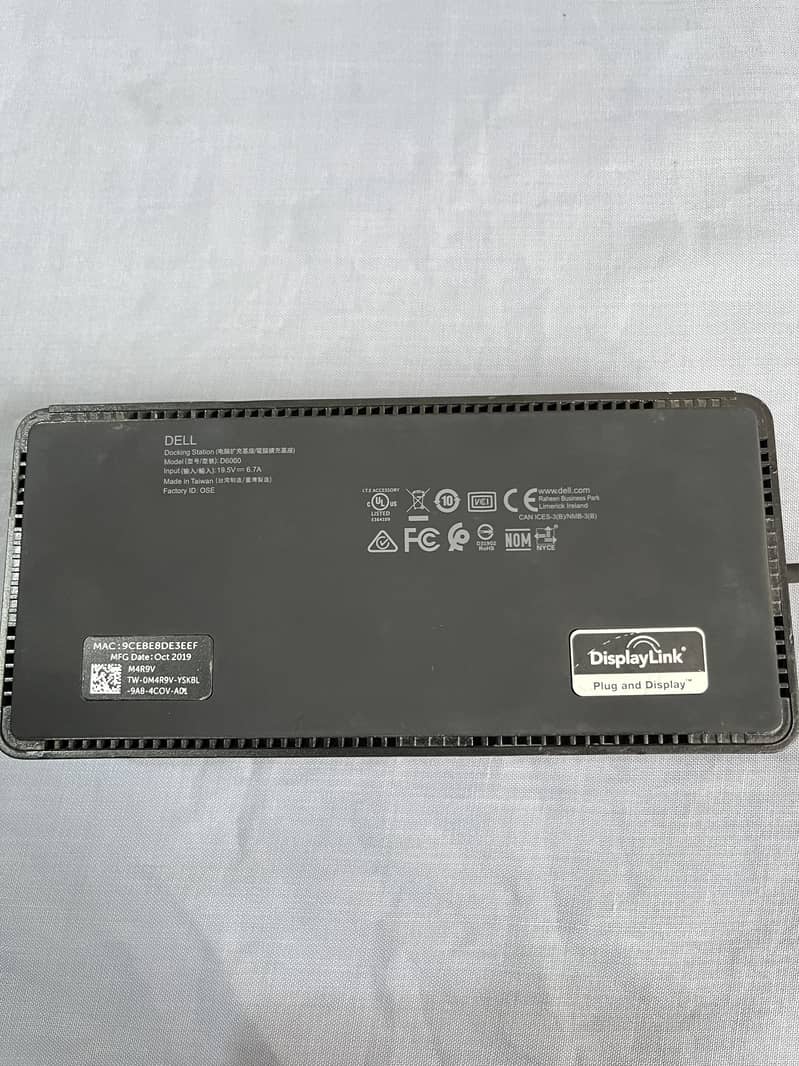 Dell D6000 universal Docking Station 1