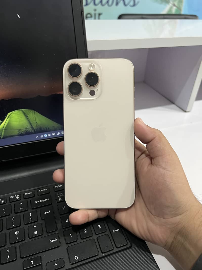 Apple iPhone 16 Pro Max 0