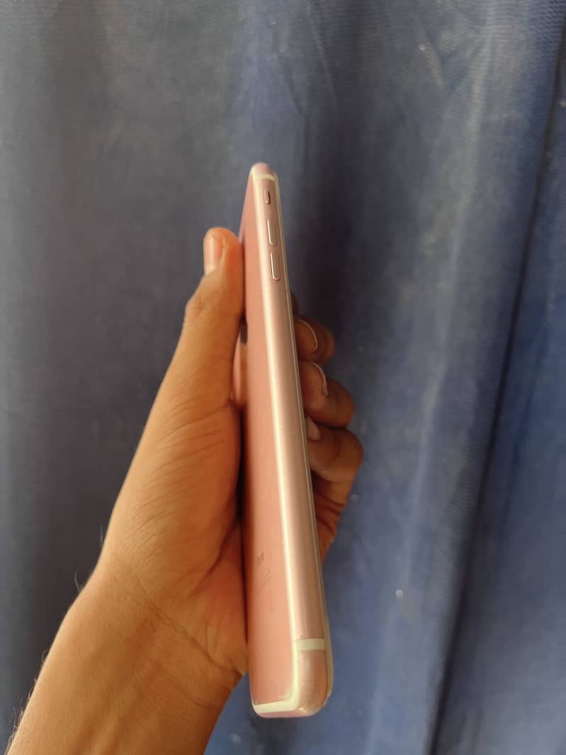 Apple iPhone 7 Plus 5